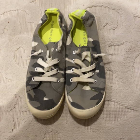 Sneakers - Picture 4 of 4